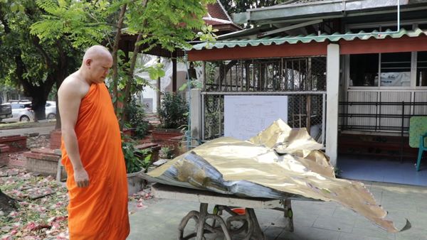 ลมแรงเกินต้าน! แผ่นทองจังโก หุ้มพระเจดีย์ วัดสวนดอก เชียงใหม่ พายุฝนพัดปลิว