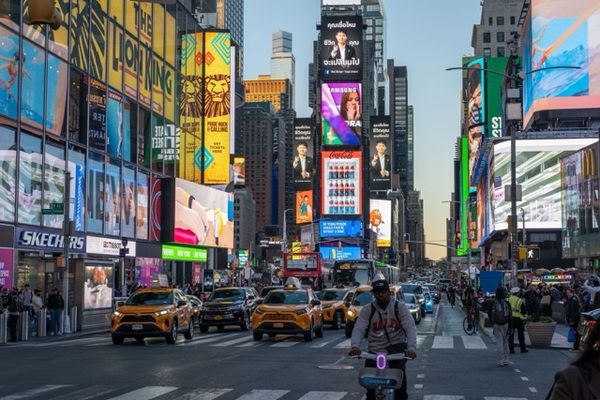 Bitkub จับหมูเด้ง ขึ้นบิลบอร์ด New York Time Square ชวนทั่วโลกมาเที่ยวเมืองไทย