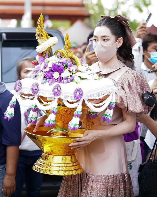 อนุโมทนา เบลล่า ราณี เป็นเจ้าภาพทอดกฐินวัดพระยาสุเรนทร์