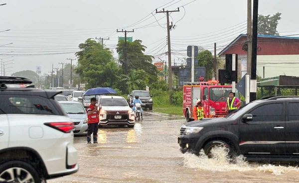 พายุ ซูลิก ทำฝนตกนครพนม - มุกดาหารน้ำท่วม