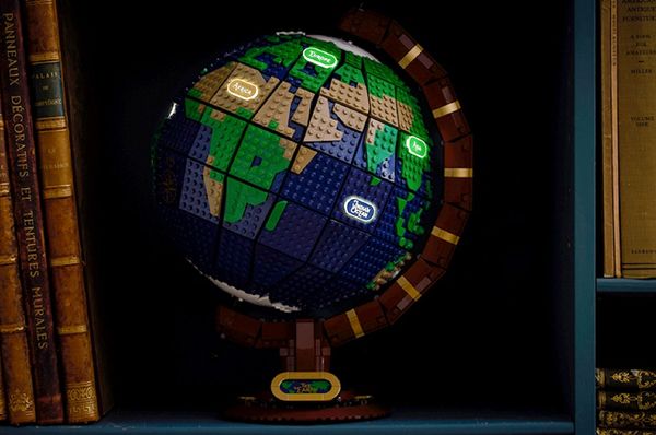 LEGO GLOBE ลูกโลกจำลองจากตัวต่อเลโก้