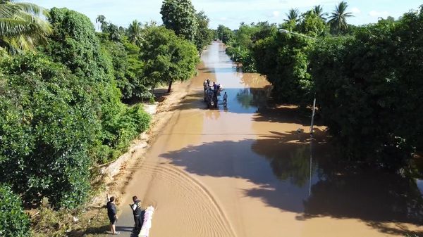 น้ำท่วมสุโขทัย พนังกั้นน้ำแตก - ลำปาง หนักที่สุดในรอบ 13 ปี