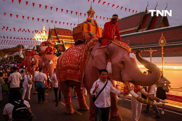 ขบวนยิ่งใหญ่ตระการตา อัญเชิญผ้าแดงห่มองค์พระบรมบรรพต(ภูเขาทอง)