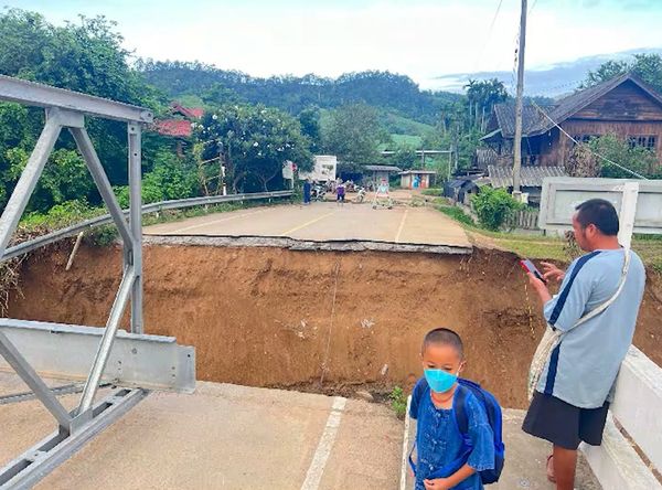 สบเมยอ่วม! น้ำกัดเซาะ สะพานบ้านแม่ทะลุ ไม่สามารถสัญจรผ่านได้