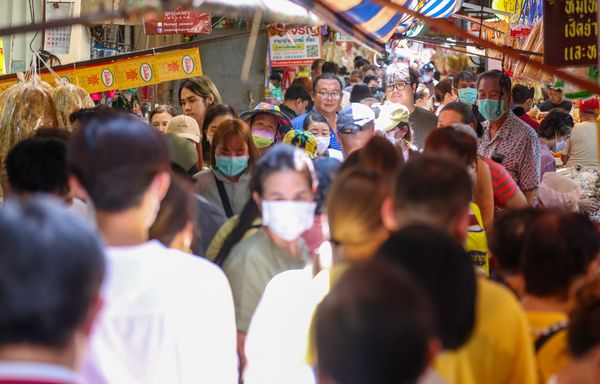 “เทศกาลกินเจ 2566” เยาวราชรับอานิสงค์หยุดยาว ผู้คนจับจ่ายคึกคัก