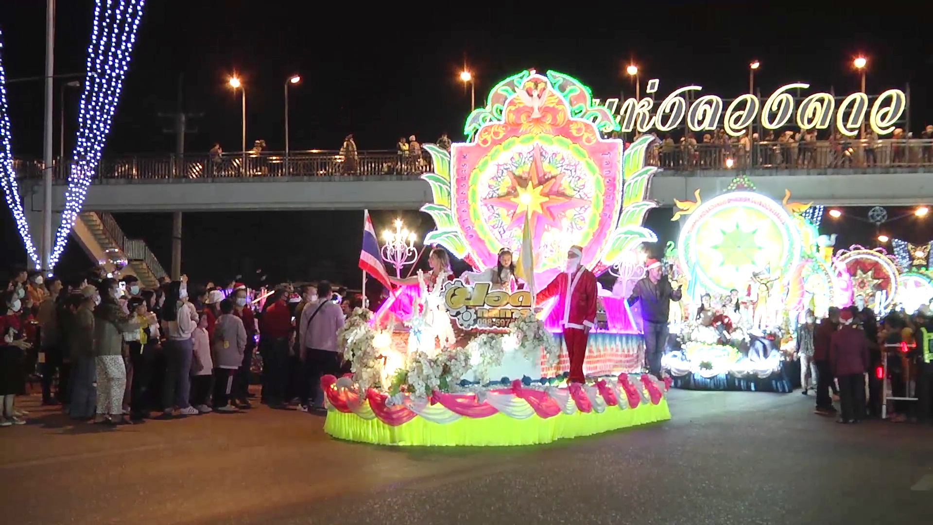 เปิดภาพ ประเพณีแห่ดาววันคริสต์มาส ท่าแร่ จ.สกลนคร หนึ่งเดียวในไทย