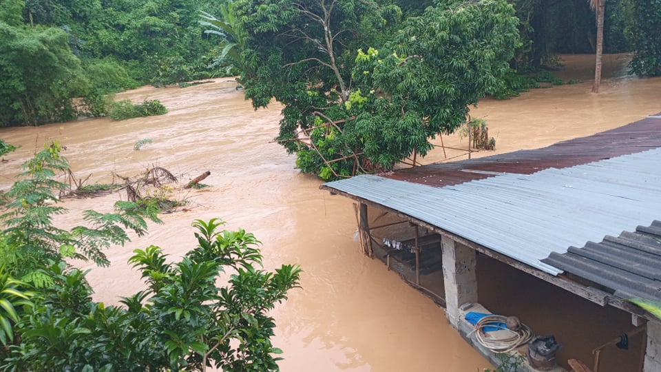 เลยฝนตกหนัก! น้ำป่าขุนภูซาง หลากท่วมอำเภอปากชม