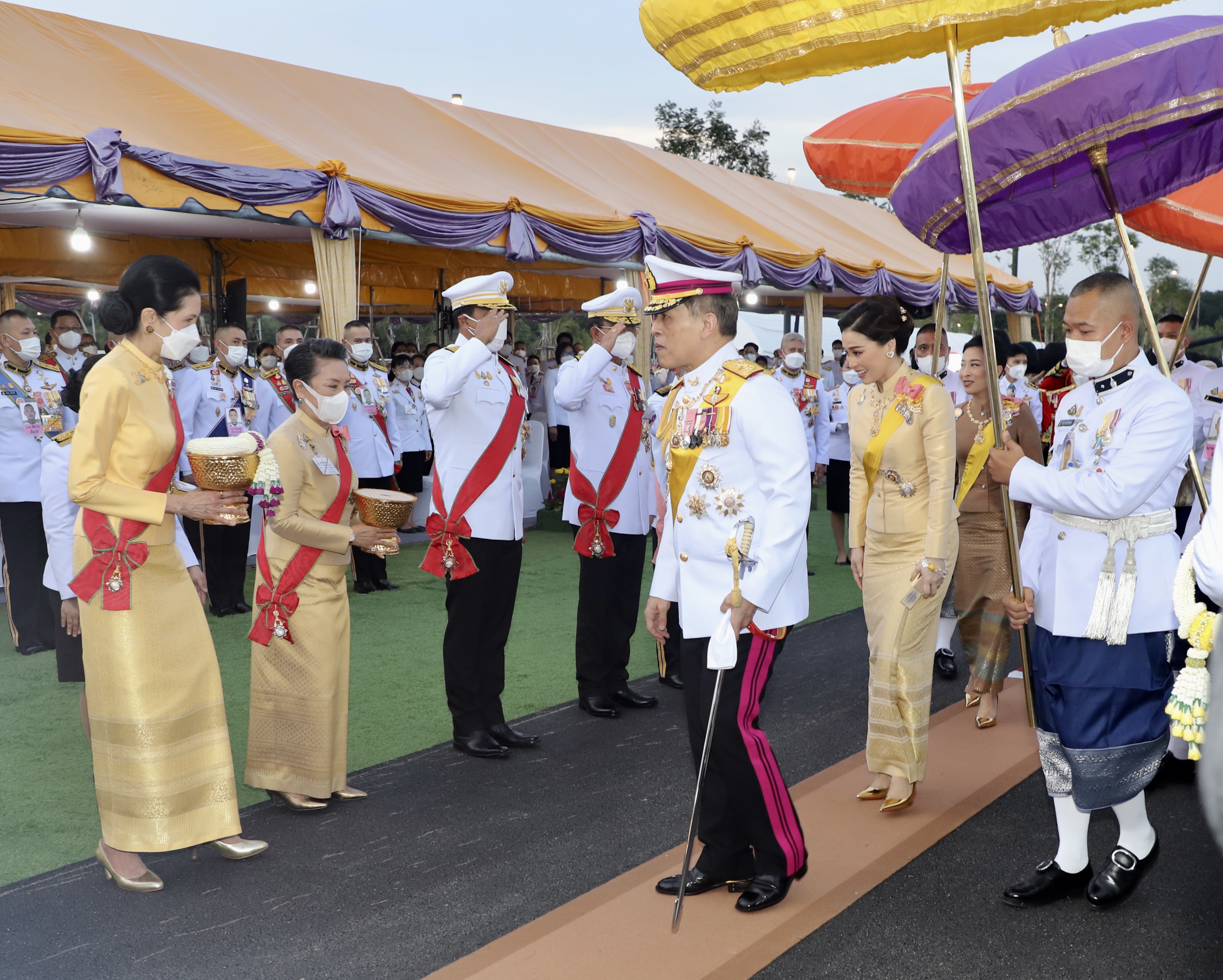 ในหลวง-พระราชินี เสด็จฯทรงเปิดพระบรมราชานุสาวรีย์ รัชกาลที่ 9