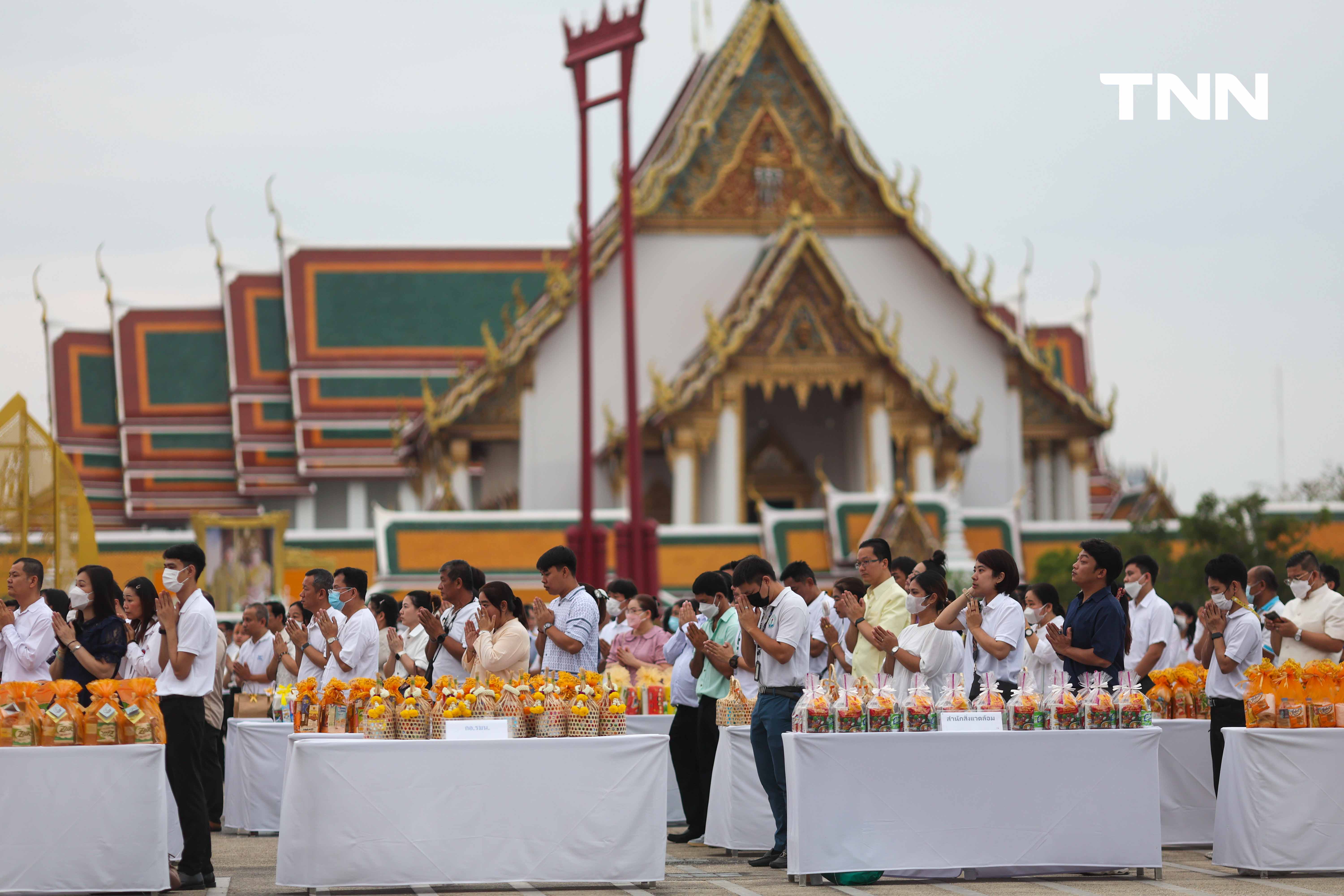 ตักบาตรวันมาฆบูชา รับบุญเช้าสืบสานประเพณีทางศาสนา