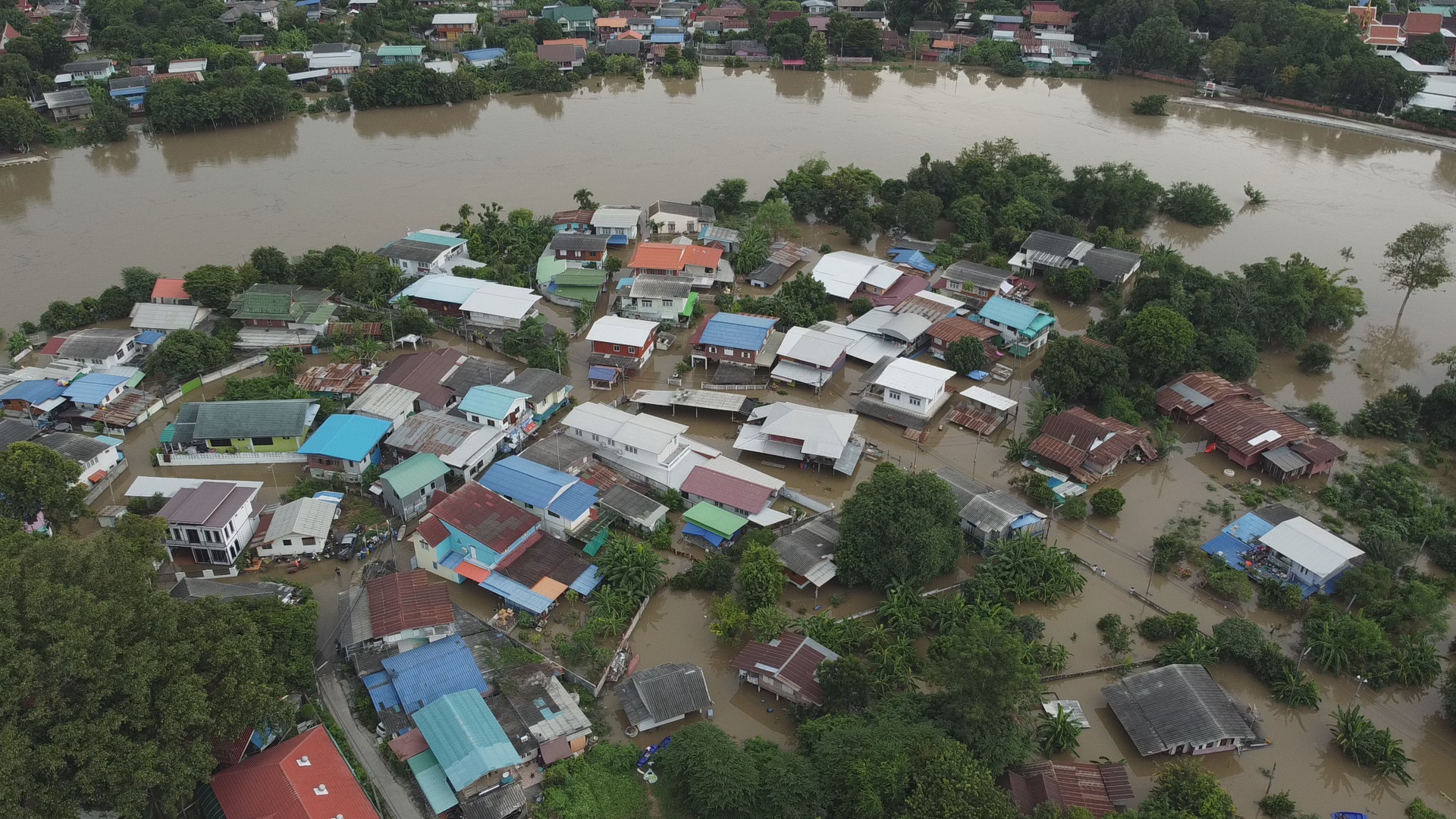 น้ำท่วมวัดสะตือ พลังศรัทธาฝ่าสายน้ำไหว้พระขอพร หลวงพ่อโต