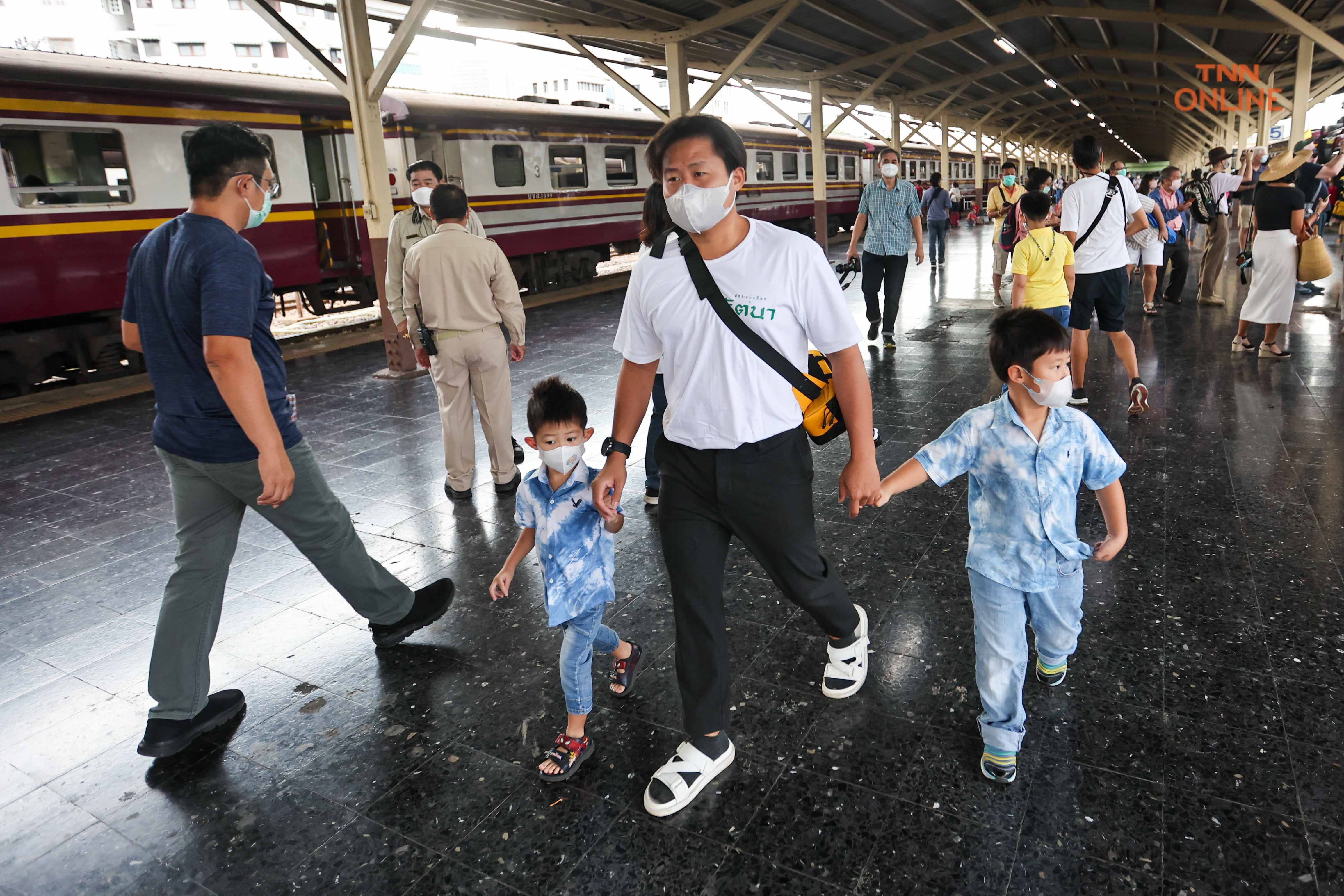 วันหยุดพ่อพาเที่ยว นั่งรถไฟย้อนยุคไปกับหัวรถจักรไอน้ำ