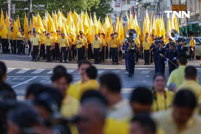 มท.จัดพิธีมอบธงตราสัญลักษณ์ เฉลิมพระเกียรติพระบาทสมเด็จพระเจ้าอยู่หัว 