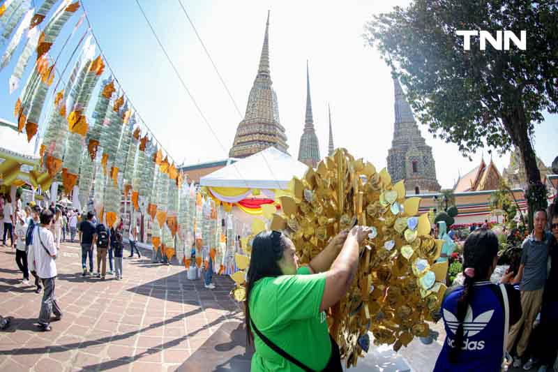 นทท.ไหว้พระวันขึ้นปีใหม่ ศาลหลักเมือง วัดพระแก้ว วัดโพธิ์ คึกคัก