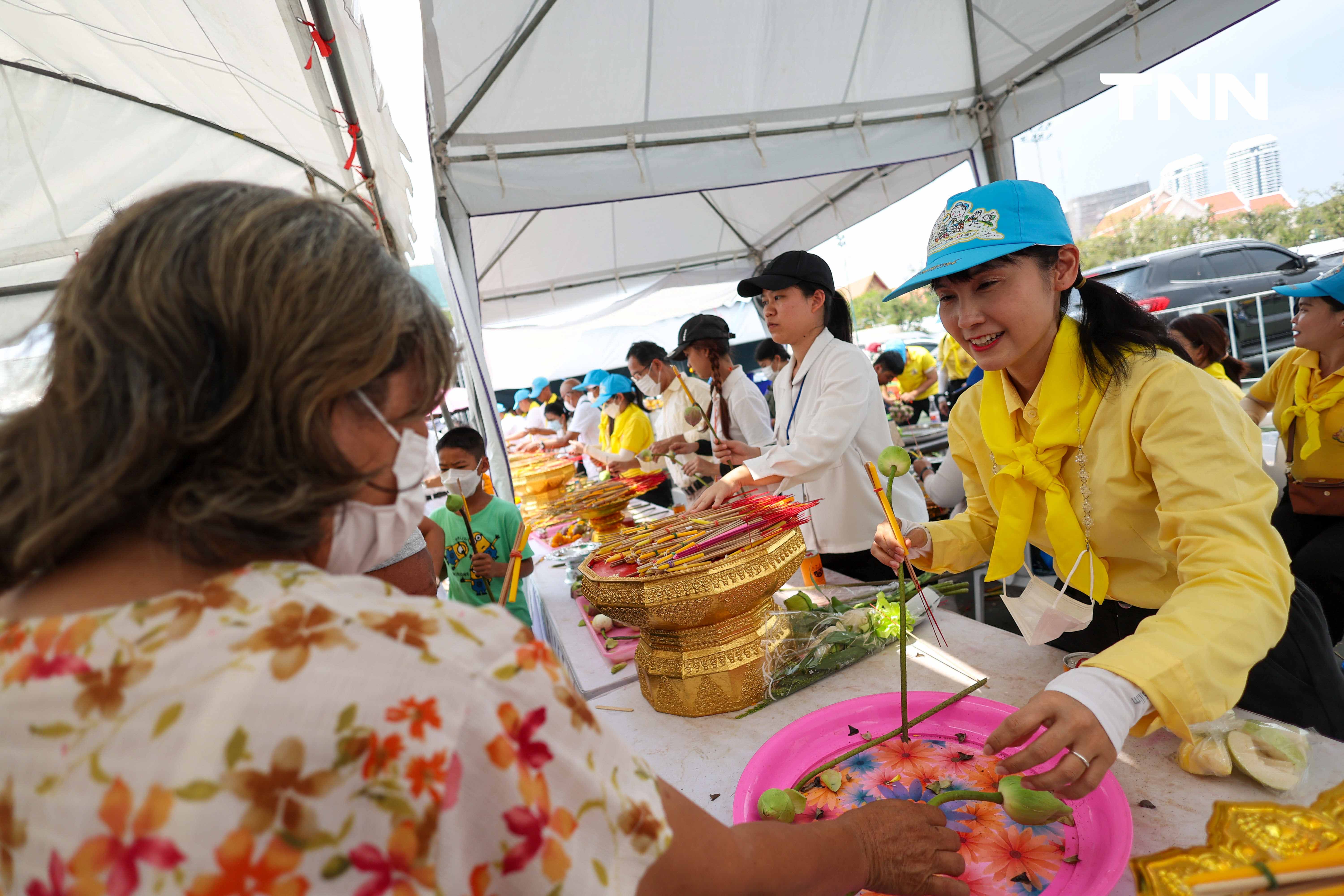 วันสุดท้ายเนืองแน่น ชาวพุทธเข้ากราบพระบรมสารีริกธาตุและพระอรหันตธาตุ