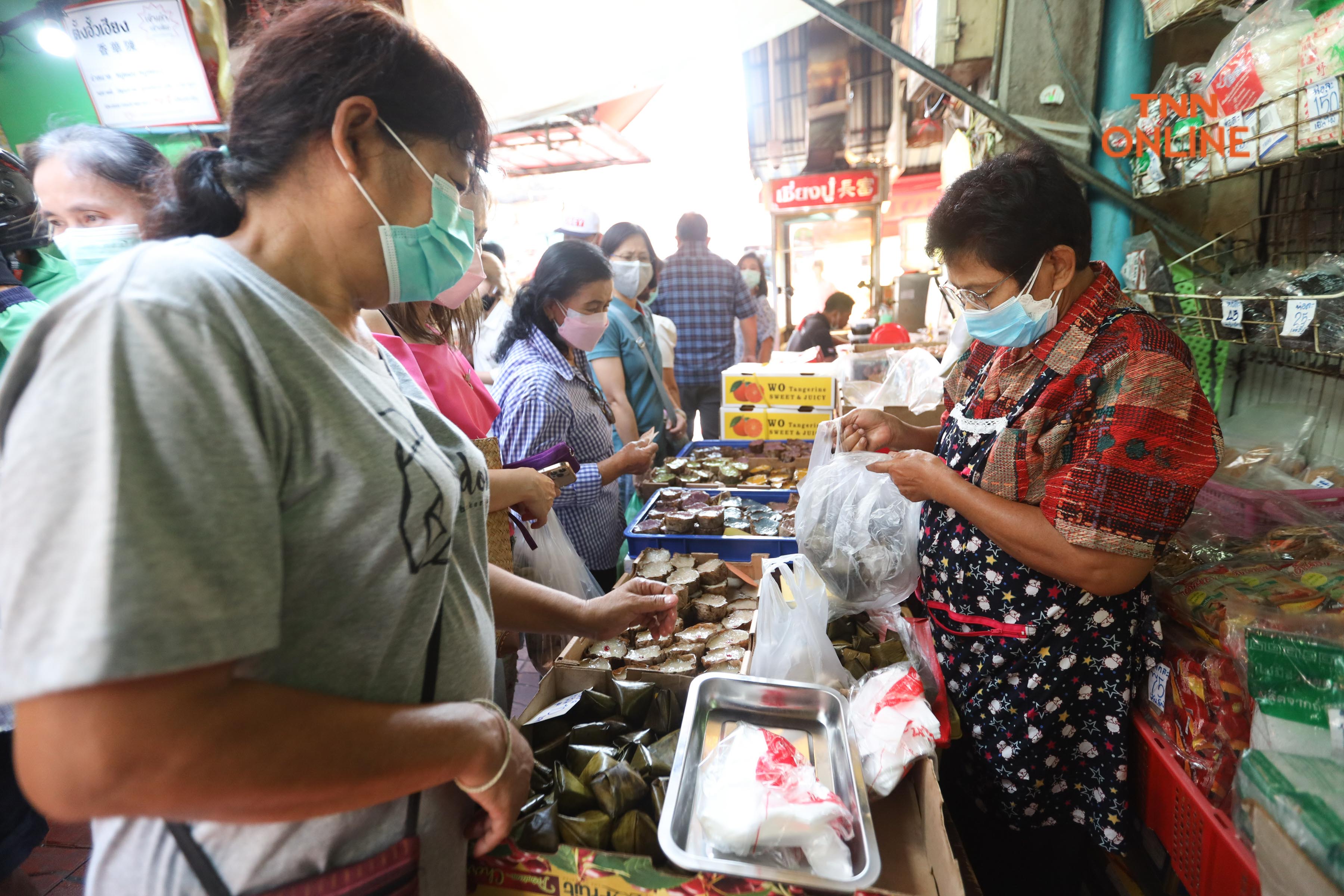 ประมวลภาพ วันจ่ายคึกคัก ประชาชนแห่ซื้อของไหว้เนื่องในเทศกาลตรุษจีน 