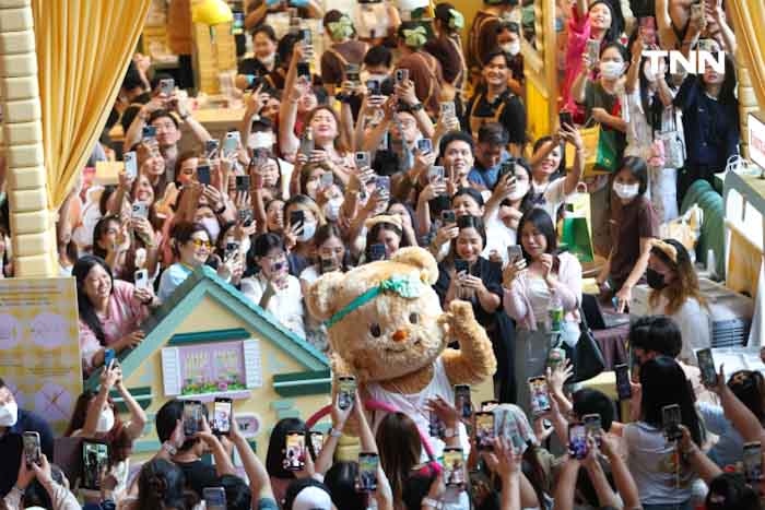 แฟนคลับแน่นห้างแทบแตก “หมีเนย” มาสคอตสุดฮอตสัญชาติไทย