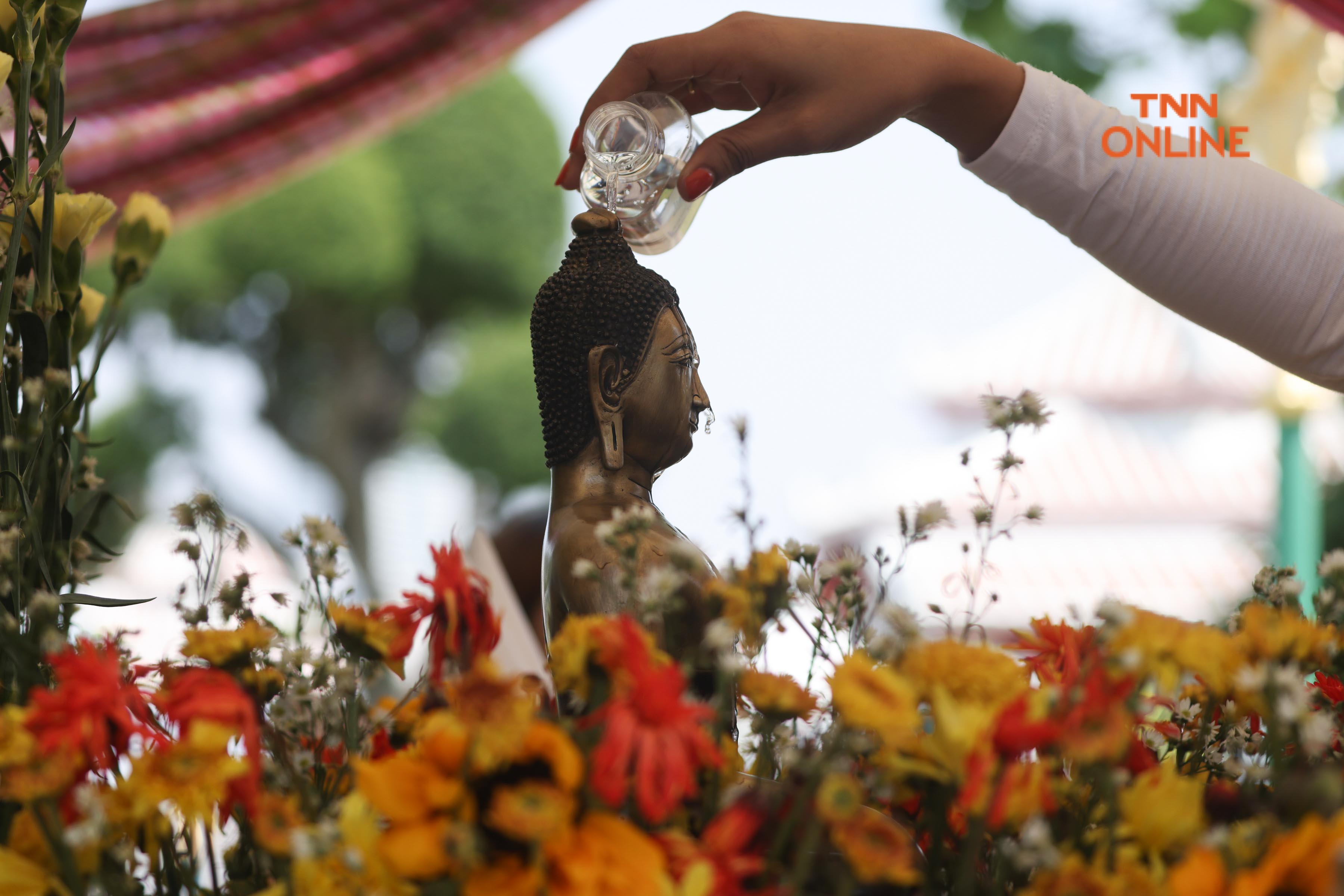 ประมวลภาพ แห่พระทางน้ำ 5 พระอารามหลวงประชาชนร่วมสรงน้ำเนื่องในเทศกาลสงกรานต์