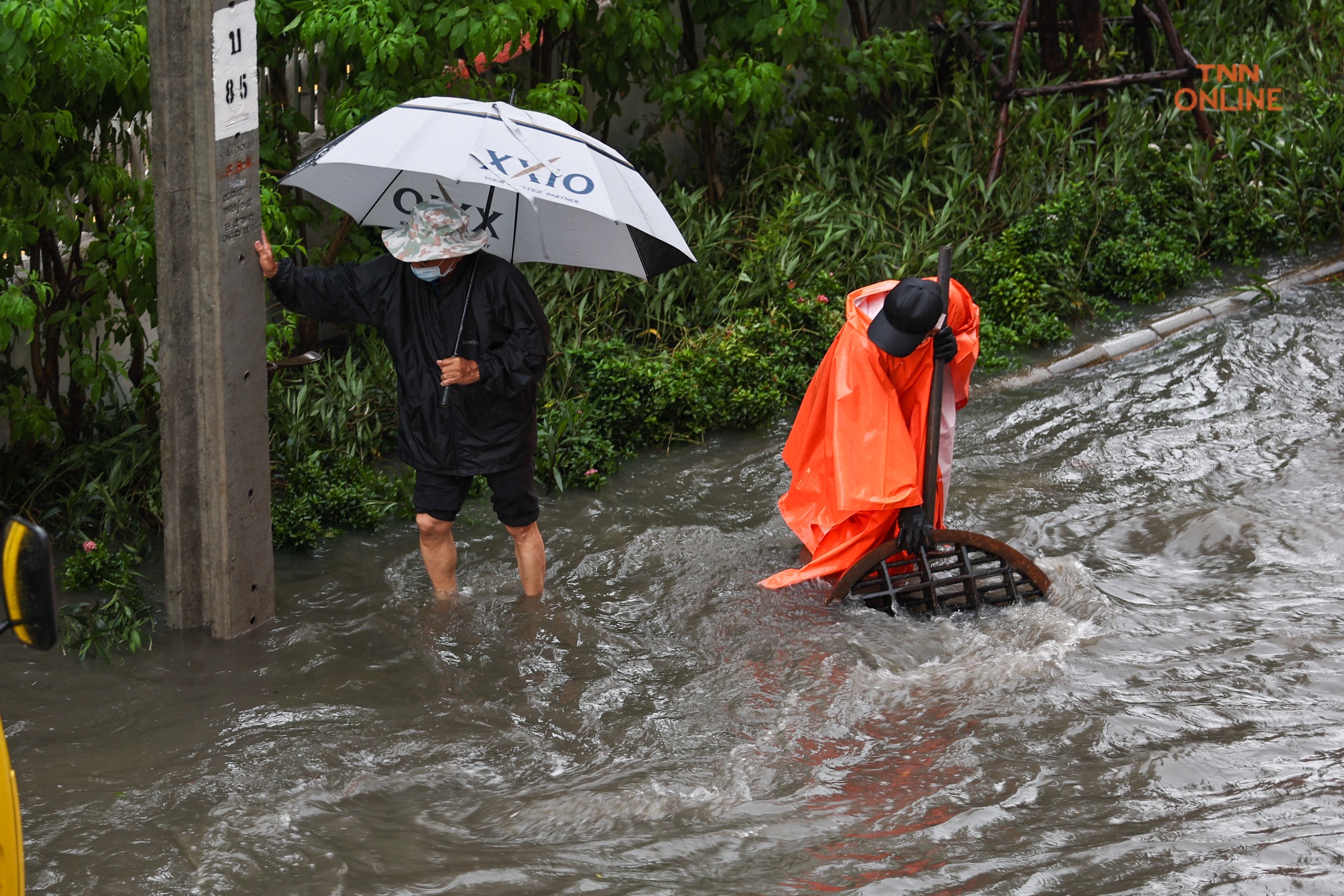 บางนาท่วมหนักหลังฝนถล่มนานต่อเนื่องหลาย ชม.