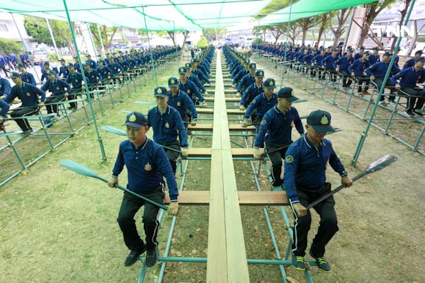 กำลังพลฝึกบนเขียงฝึก เตรียมพร้อมพระราชพิธีพยุหยาตราทางชลมารค