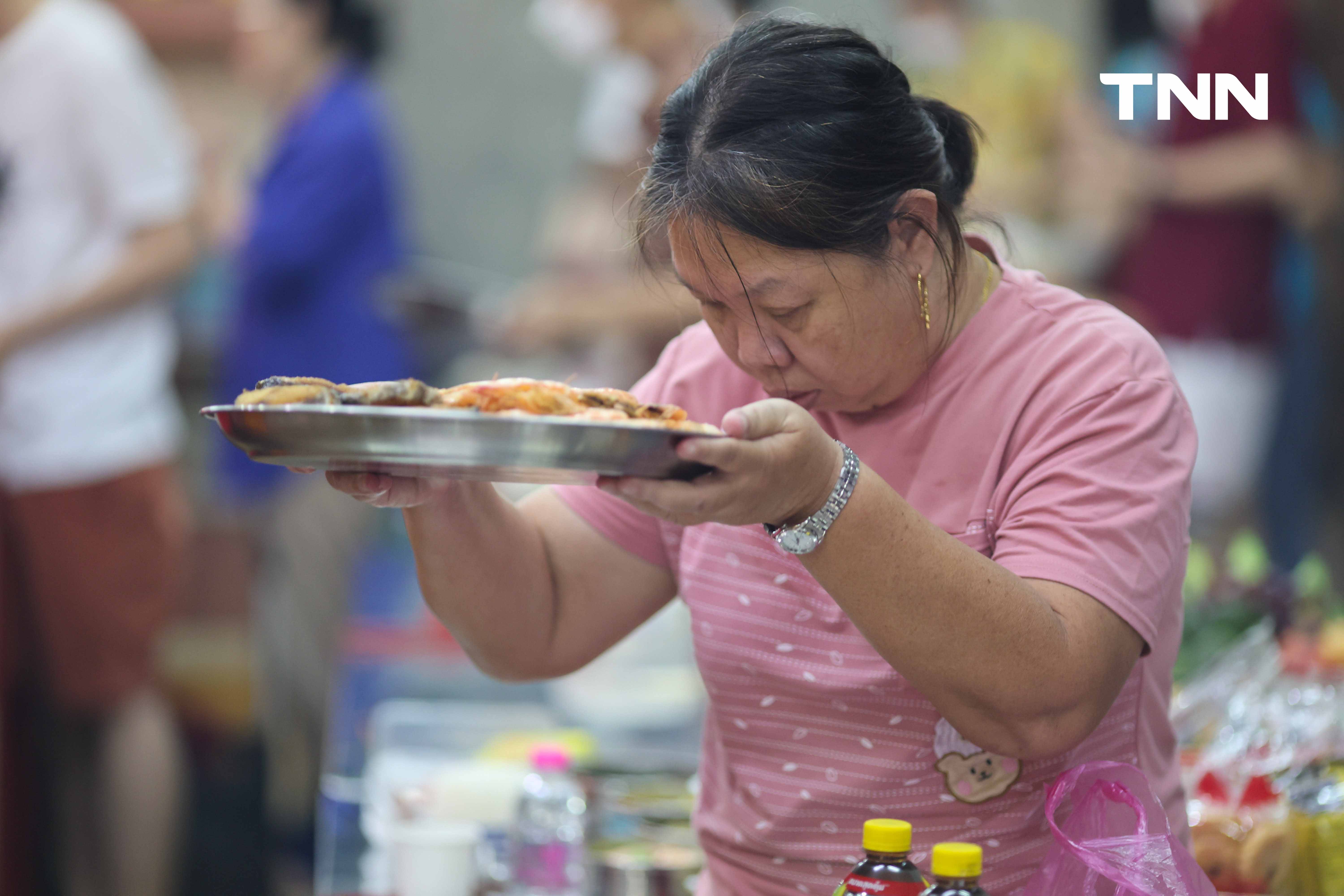 ชาวไทยเชื้อสายจีน ไหว้บรรพบุรุษเนื่องในวันตรุษจีนที่ตลาดน้อย