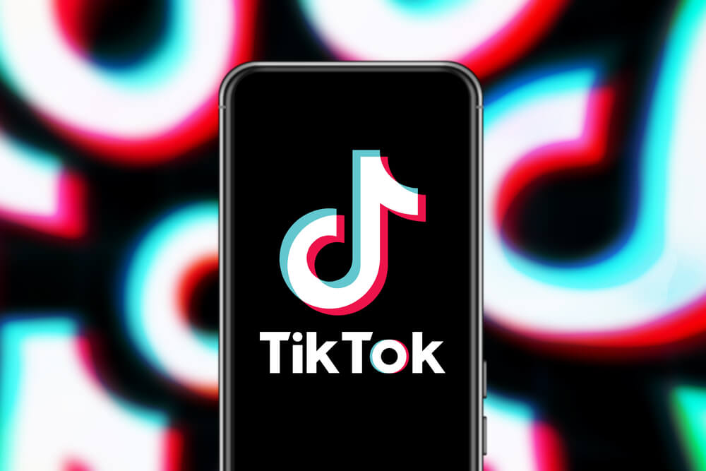 วิธีใช้เครื่องมือ ป้องกันเกรียนคีย์บอร์ด ระหว่าง LIVE สด บน Facebook, YouTube, และ TikTok