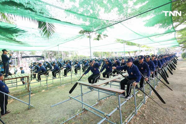 กำลังพลฝึกบนเขียงฝึก เตรียมพร้อมพระราชพิธีพยุหยาตราทางชลมารค