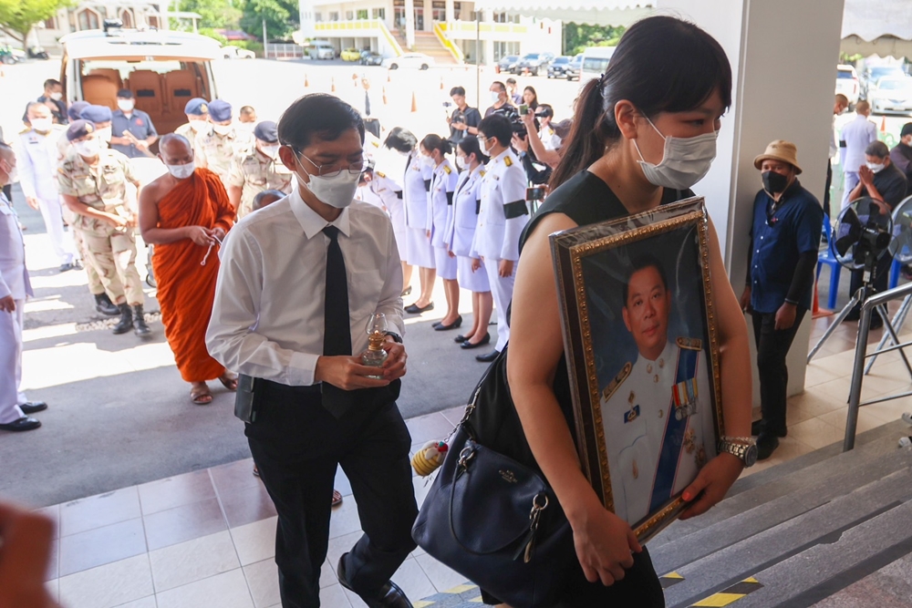 เคลื่อนร่าง ผู้ว่าฯหมูป่า ณรงค์ศักดิ์ โอสถธนากร ถึงวัดพระศรีมหาธาตุ