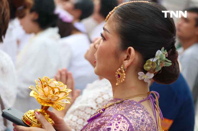 ขบวนยิ่งใหญ่ตระการตา อัญเชิญผ้าแดงห่มองค์พระบรมบรรพต(ภูเขาทอง)