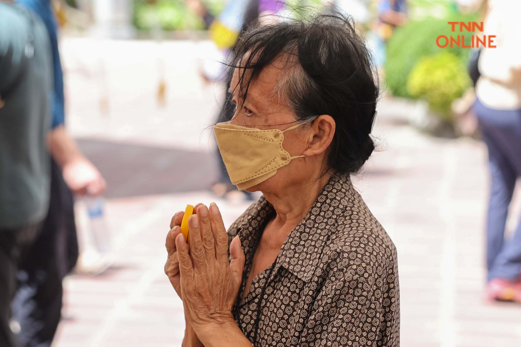 สืบสานประเพณีไทย นทท.ร่วมหล่อเทียนในเทศกาลเข้าพรรษา