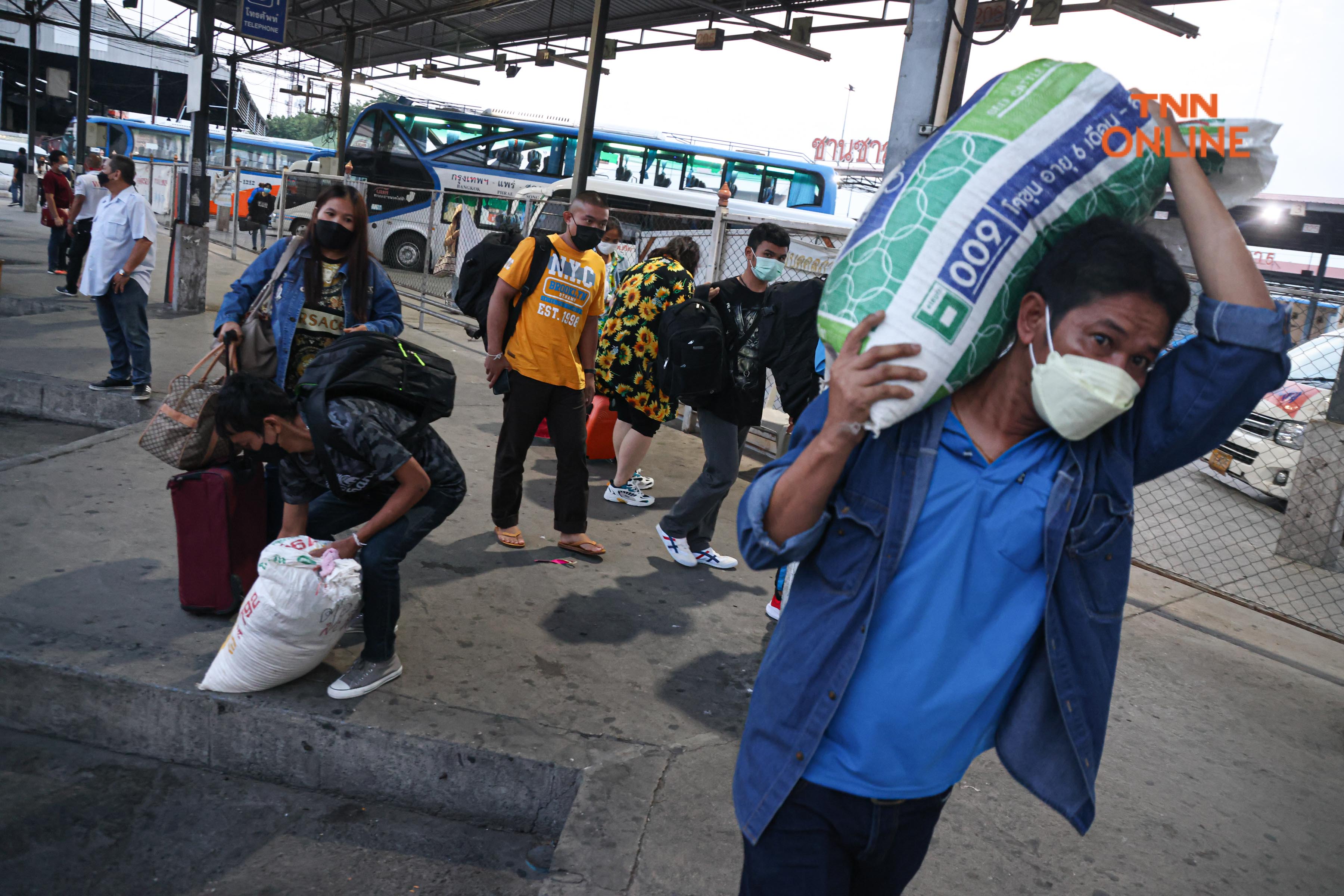 ประมวลภาพ แน่นหมอชิต2 ประชาชนกลับเข้ากทม.ตั้งแต่เช้ามืดหลังหยุดยาวช่วงสงกรานต์