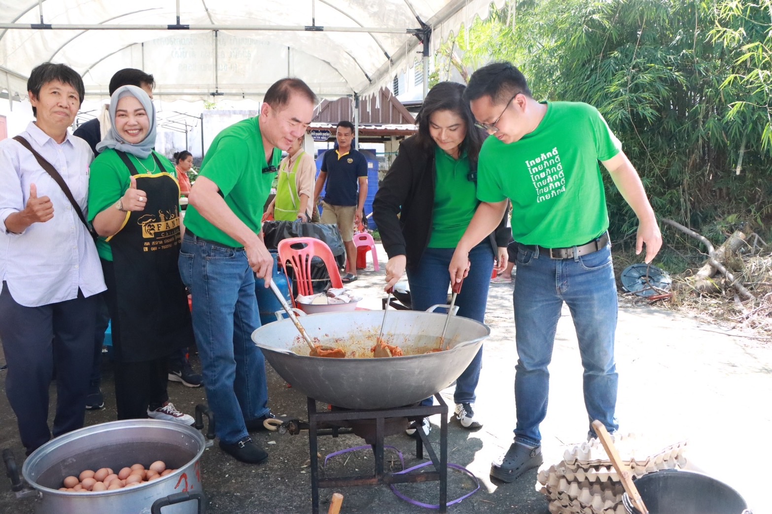 "หมอวรงค์" นำทีมไทยภักดีช่วยผู้ประสบภัยน้ำท่วมเชียงราย