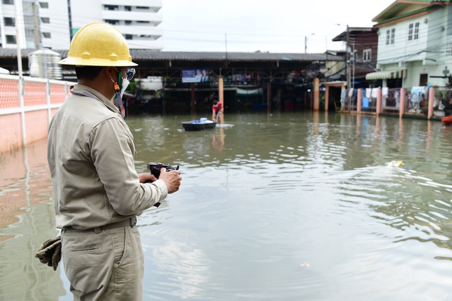 ผู้ว่าการ MEA ติดตามนายก ฯ ลงพื้นที่ติดตามแก้ไขสถานการณ์น้ำท่วม จ.นนทบุรี