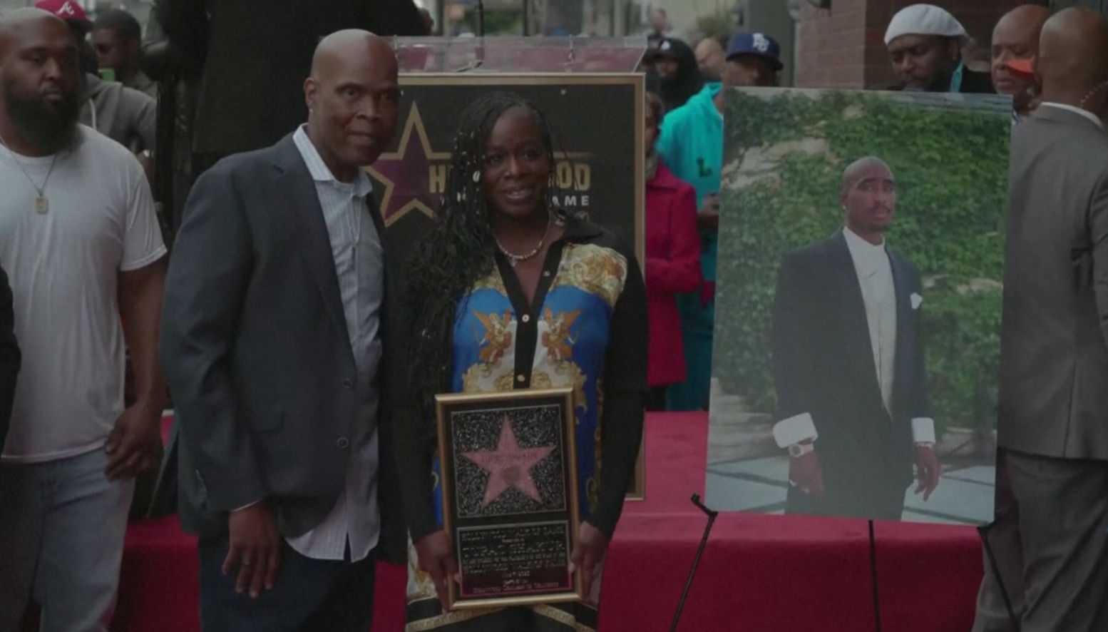 Tupac Shakur  รับดวงดาว  Walk of Fame หลังเสียชีวิต 27 ปี  