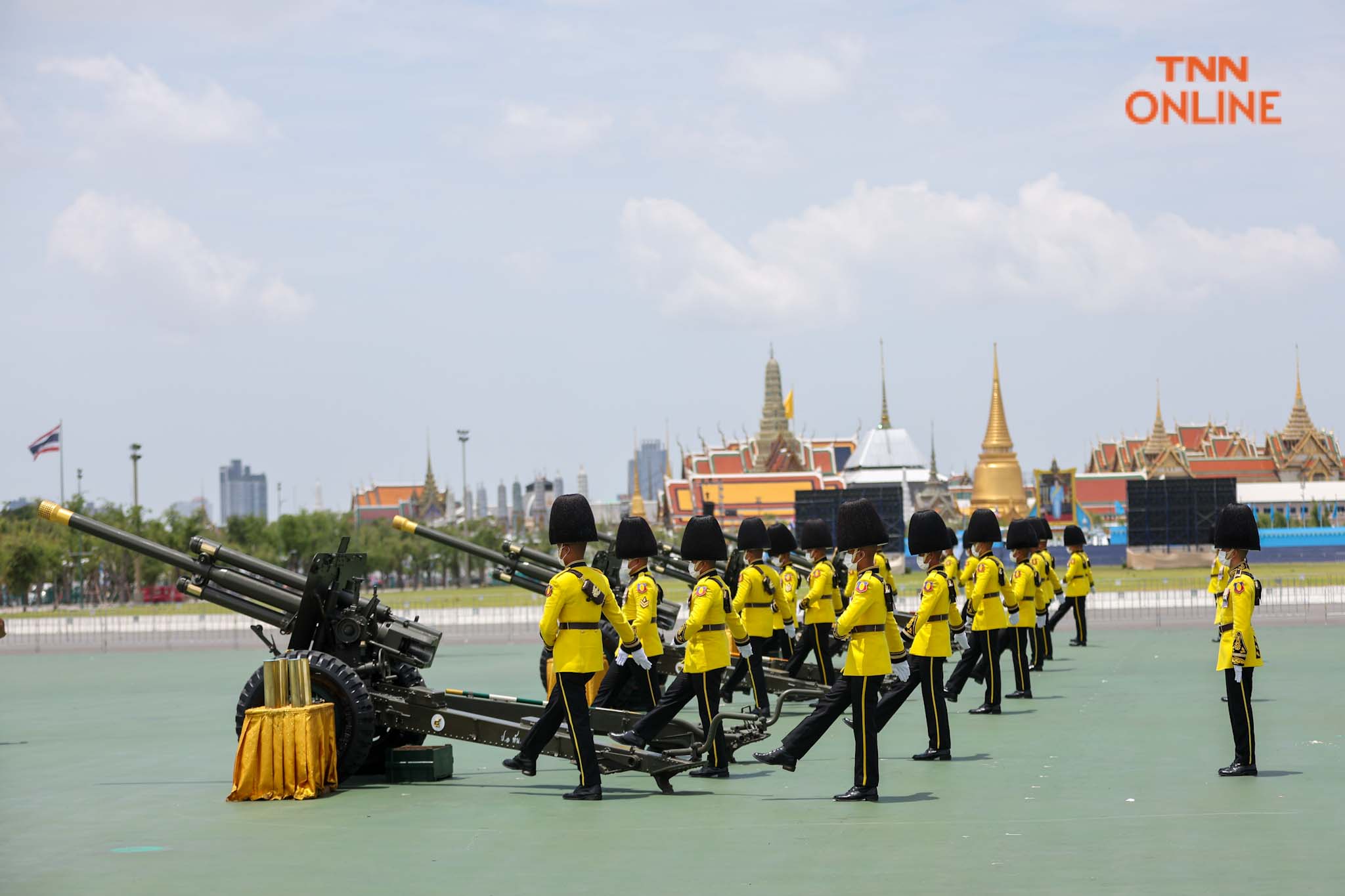 สลุตหลวงเฉลิมพระเกียรติ เนื่องในโอกาสวันเฉลิมพระชนมพรรษา สมเด็จพระพันปีหลวง