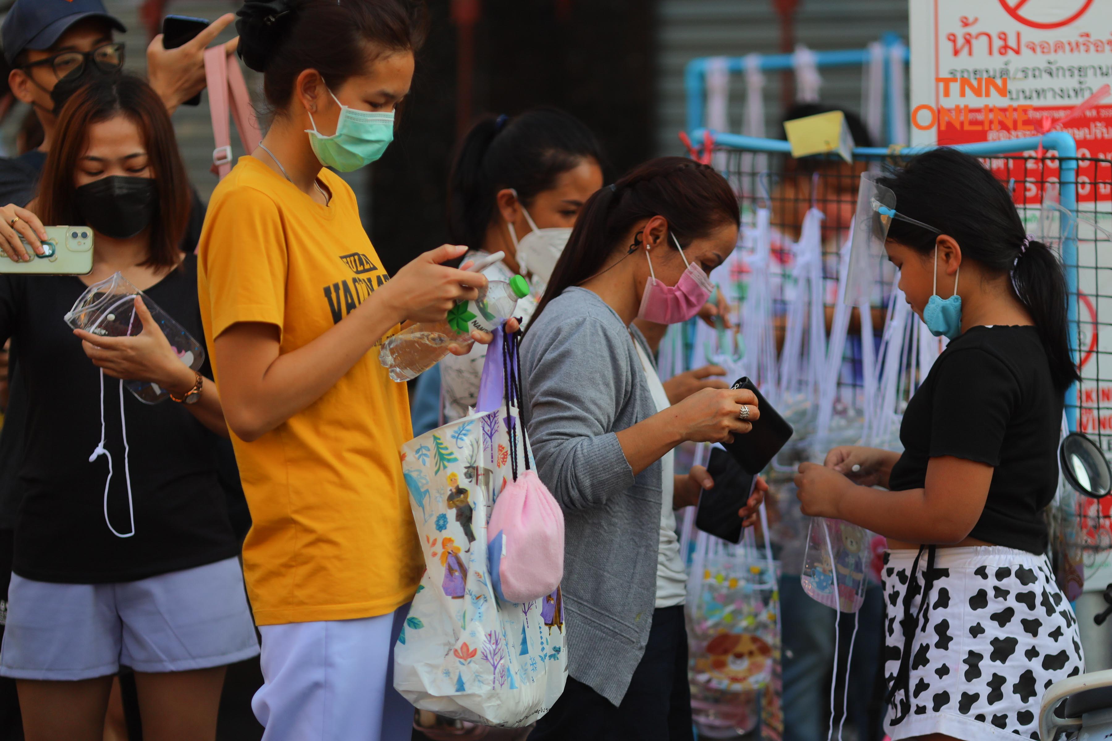 ประมวลภาพ ข้าวสารเงียบเหงา กทม.คุมเข้มห้ามเล่นน้ำหวั่นโควิดระบาด 