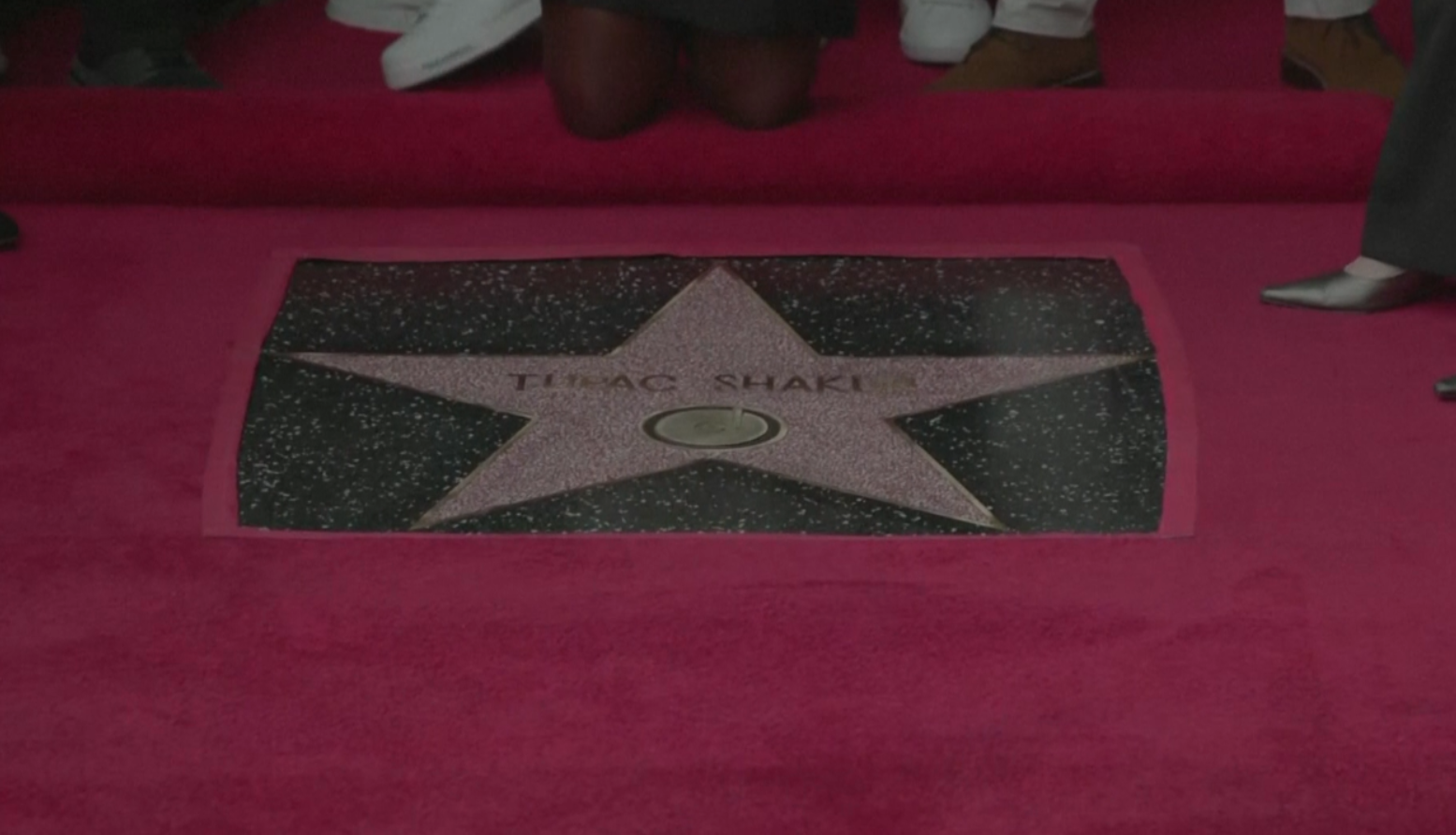 Tupac Shakur  รับดวงดาว  Walk of Fame หลังเสียชีวิต 27 ปี  