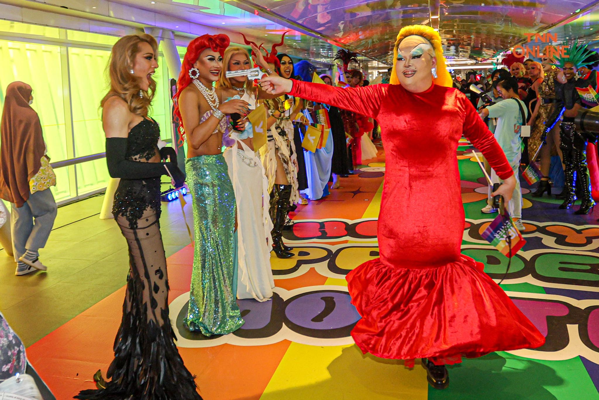 ครั้งแรกกับ DRAG PRIDE  แฟชั่นโชว์บน Runway ยาวกว่า 700 เมตร