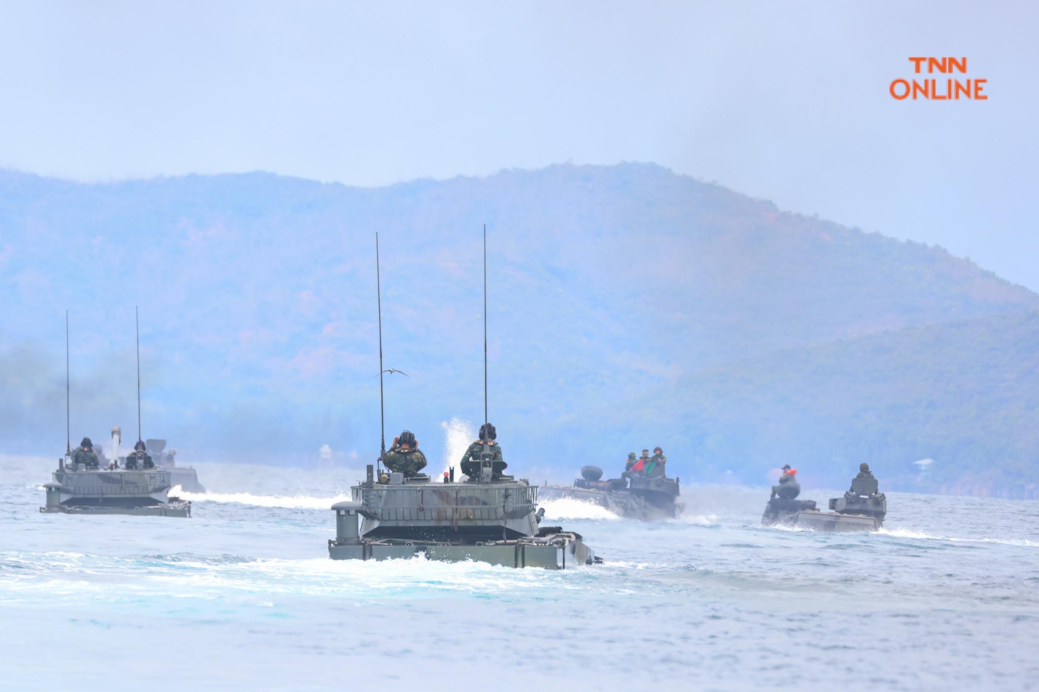 ทดสอบขีดความสามารถ “เรือหลวงช้าง” ลำเลียงกำลังพลและช่วยผู้ประสบภัยทางทะเล  