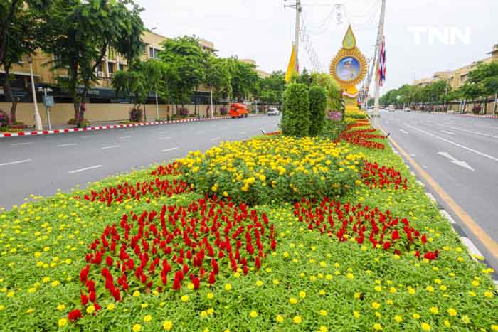 ประดับดอกไม้ เติมสีสันบนถนนประวัติศาสตร์ เฉลิมพระเกียรติในโอกาสพระราชพิธีมหามงคลวันเฉลิมพระชนมพรรษา 2567