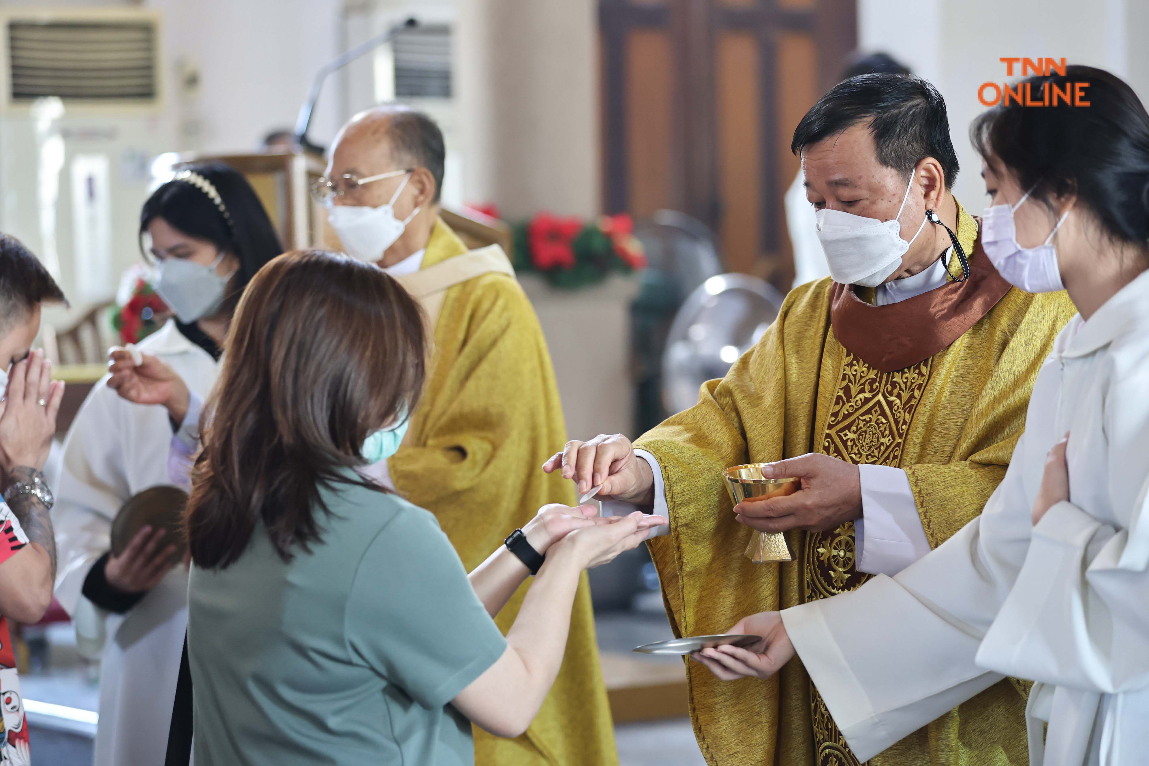 สมโภชพระคริสตสมภพ ชาวคริสต์ประกอบพิธีมิสซาในวันคริสต์มาส