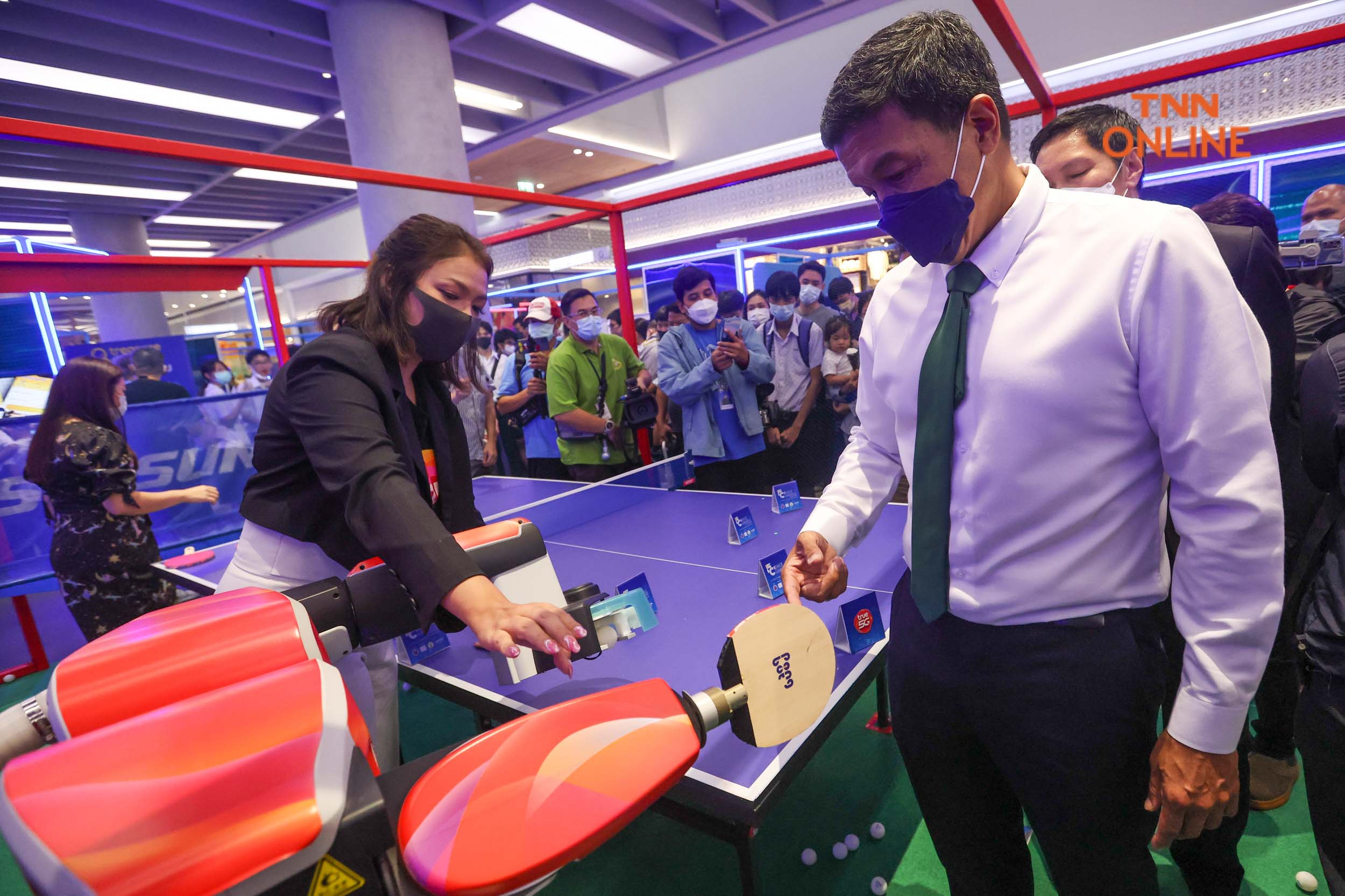 ชัชชาติร่วมงาน NST Fair Science Carnival Bangkok พร้อมประชันฝีมือตีปิงปองกับหุ่นยนต์