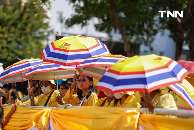 ในหลวง-ราชินี เสด็จในขบวนพยุหยาตราทางชลมารค ในพระราชพิธีทรงบำเพ็ญพระราชกุศลถวายผ้าพระกฐิน