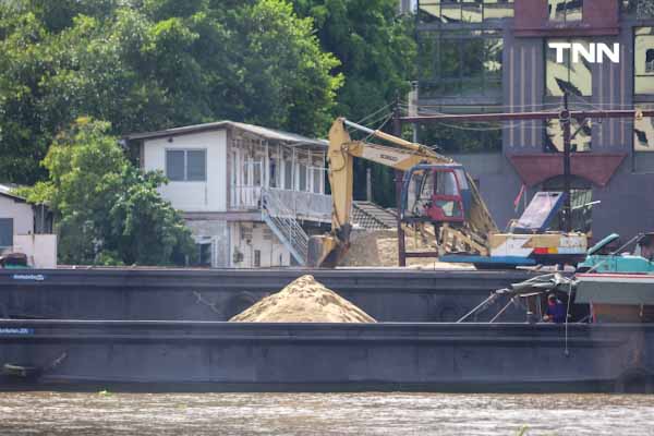 นนทบุรีเสริมกระสอบทราย 130,000 ใบ เตรียมรับมือน้ำเหนือล้นแนวกั้นริมเจ้าพระยา