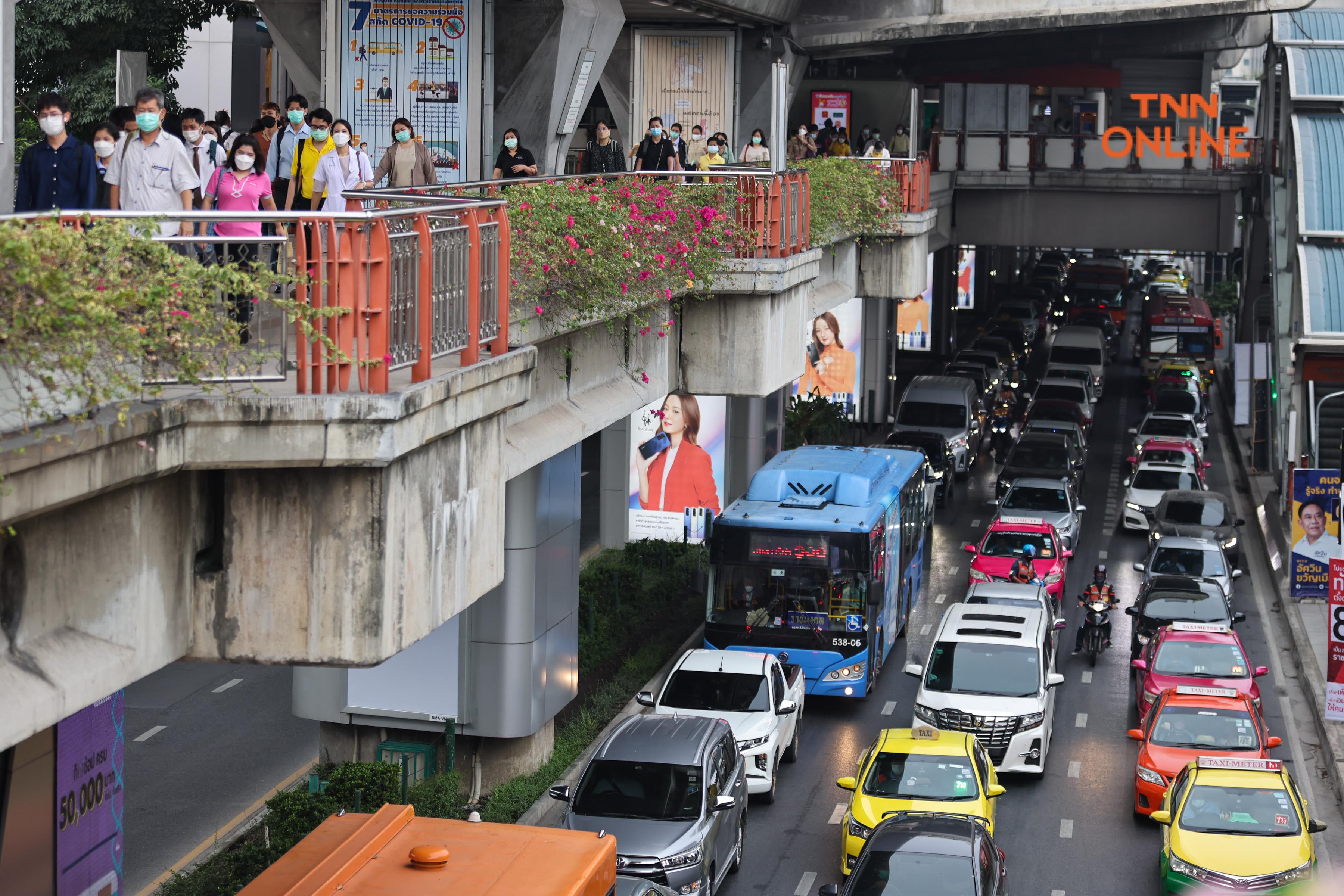 ประมวลภาพ รถ ราง เรือ แน่น คนเข้าทำงานวันแรกหลังสงกรานต์