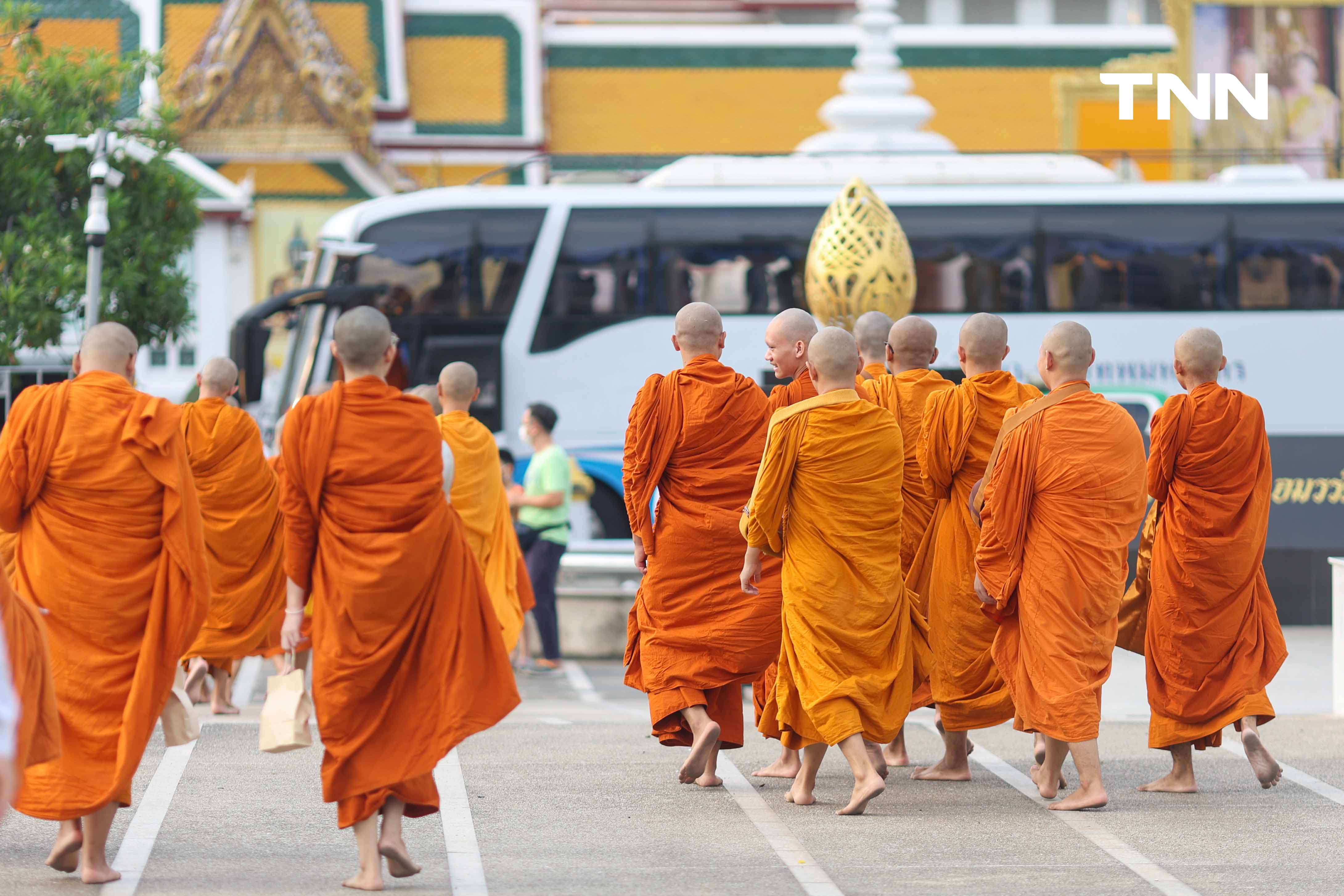 ตักบาตรวันมาฆบูชา รับบุญเช้าสืบสานประเพณีทางศาสนา