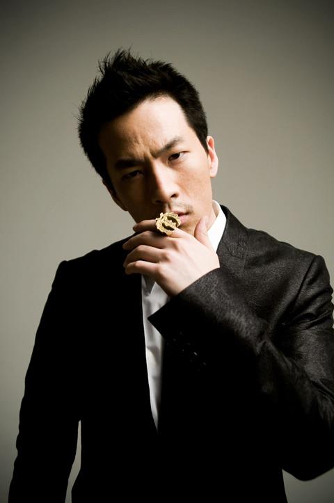 เปิดวาร์ป “TEDDY PARK” โปรดิวเซอร์ผู้ก่อตั้ง “THEBLACKLABEL” (มีคลิป)