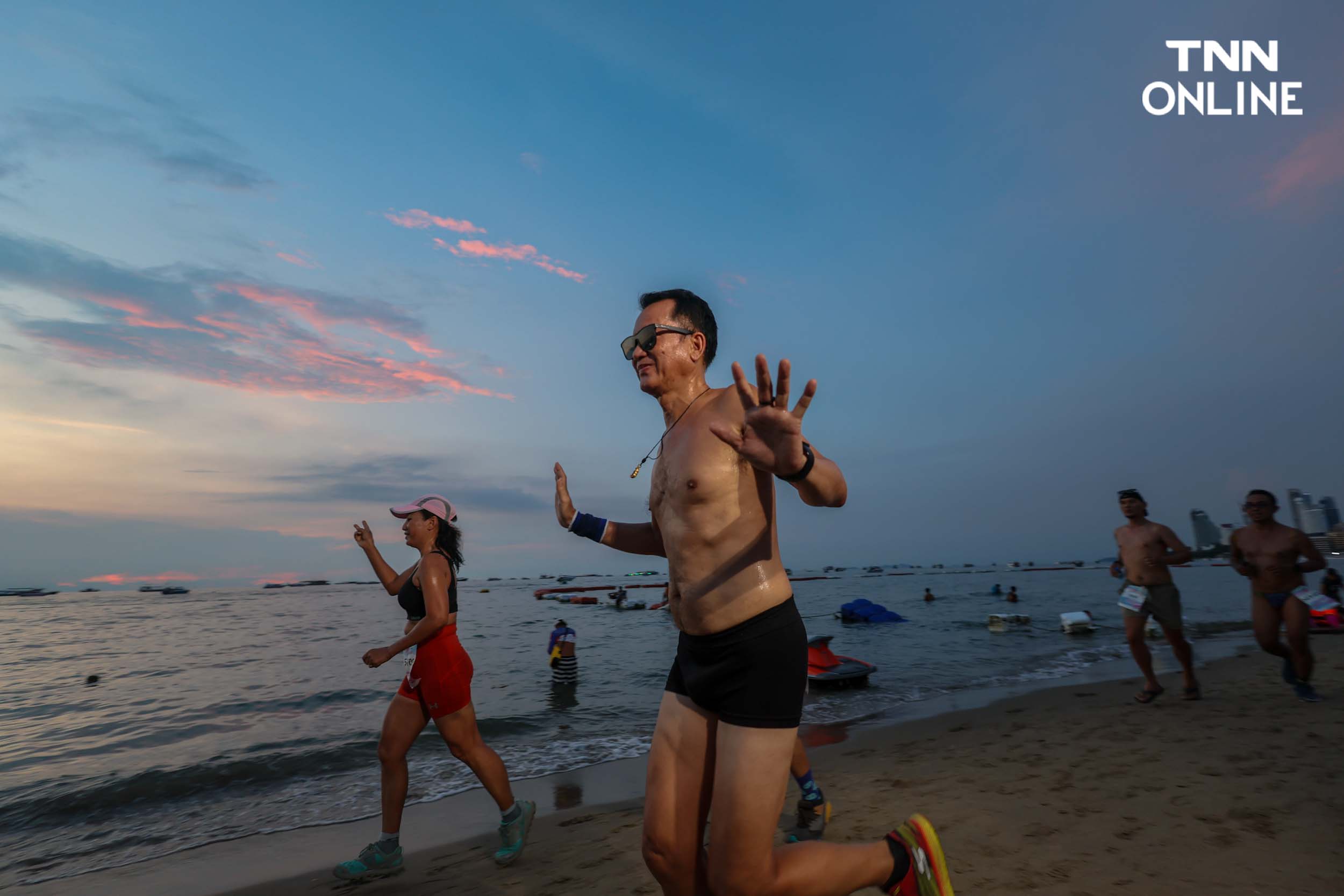 ใส่บิกินีอวดหุ่นสวย นักวิ่งกว่า 4,000 คน ร่วมวิ่งริมหาดพัทยา