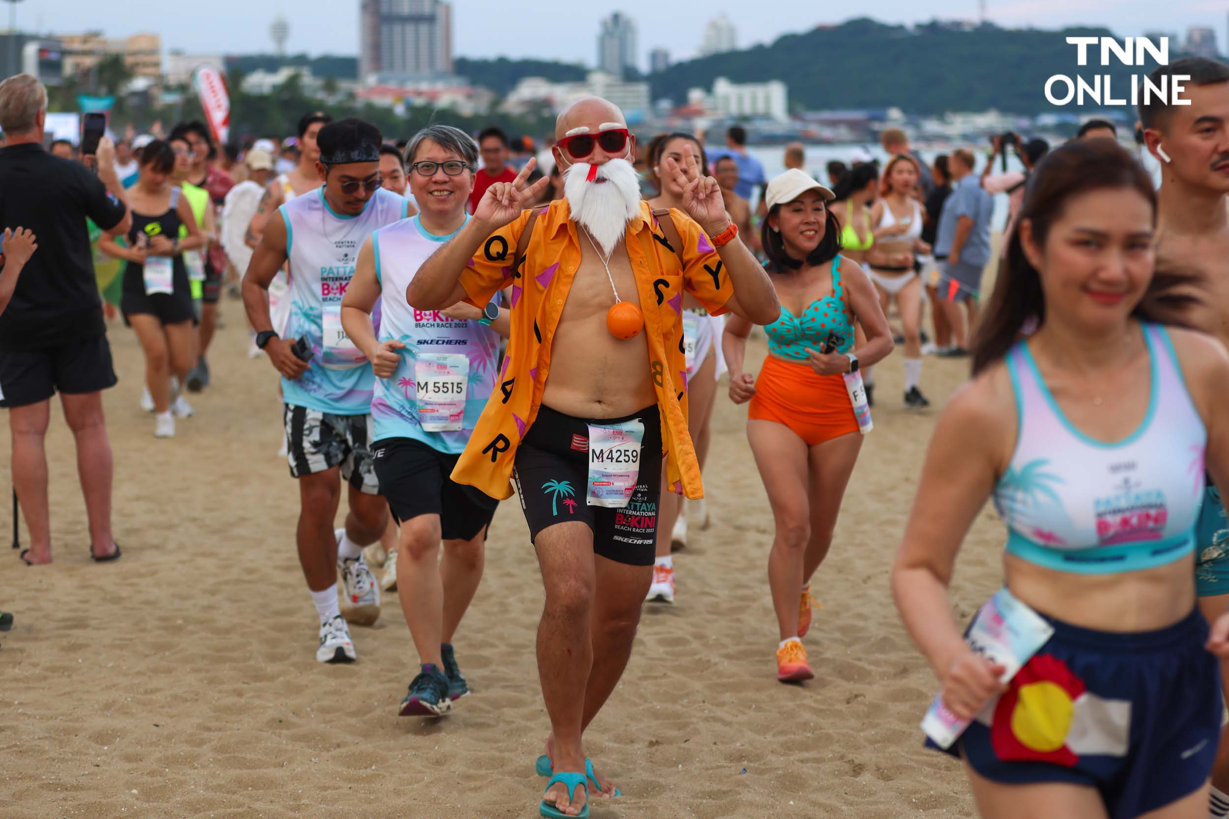 ใส่บิกินีอวดหุ่นสวย นักวิ่งกว่า 4,000 คน ร่วมวิ่งริมหาดพัทยา