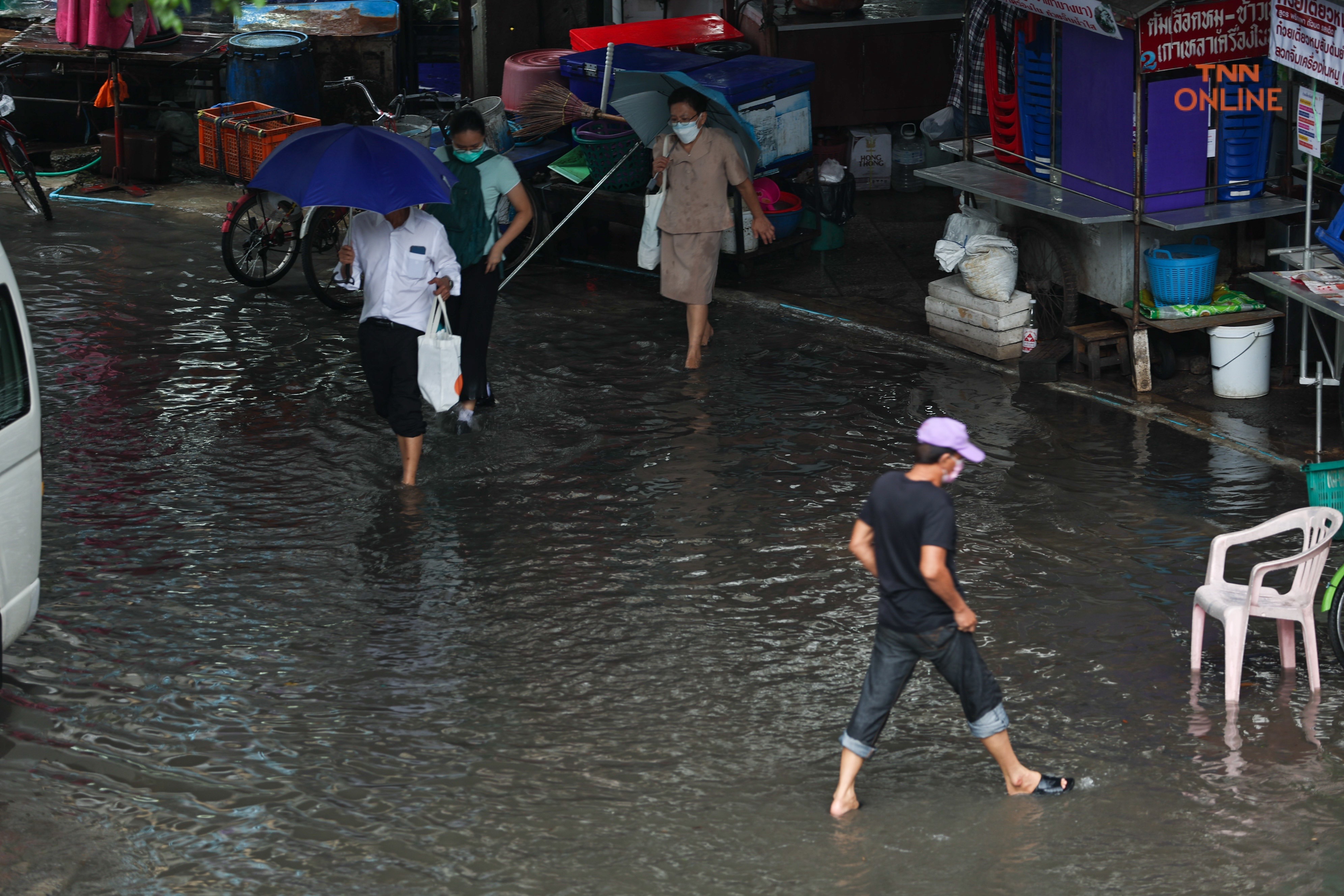 บางนาท่วมหนักหลังฝนถล่มนานต่อเนื่องหลาย ชม.