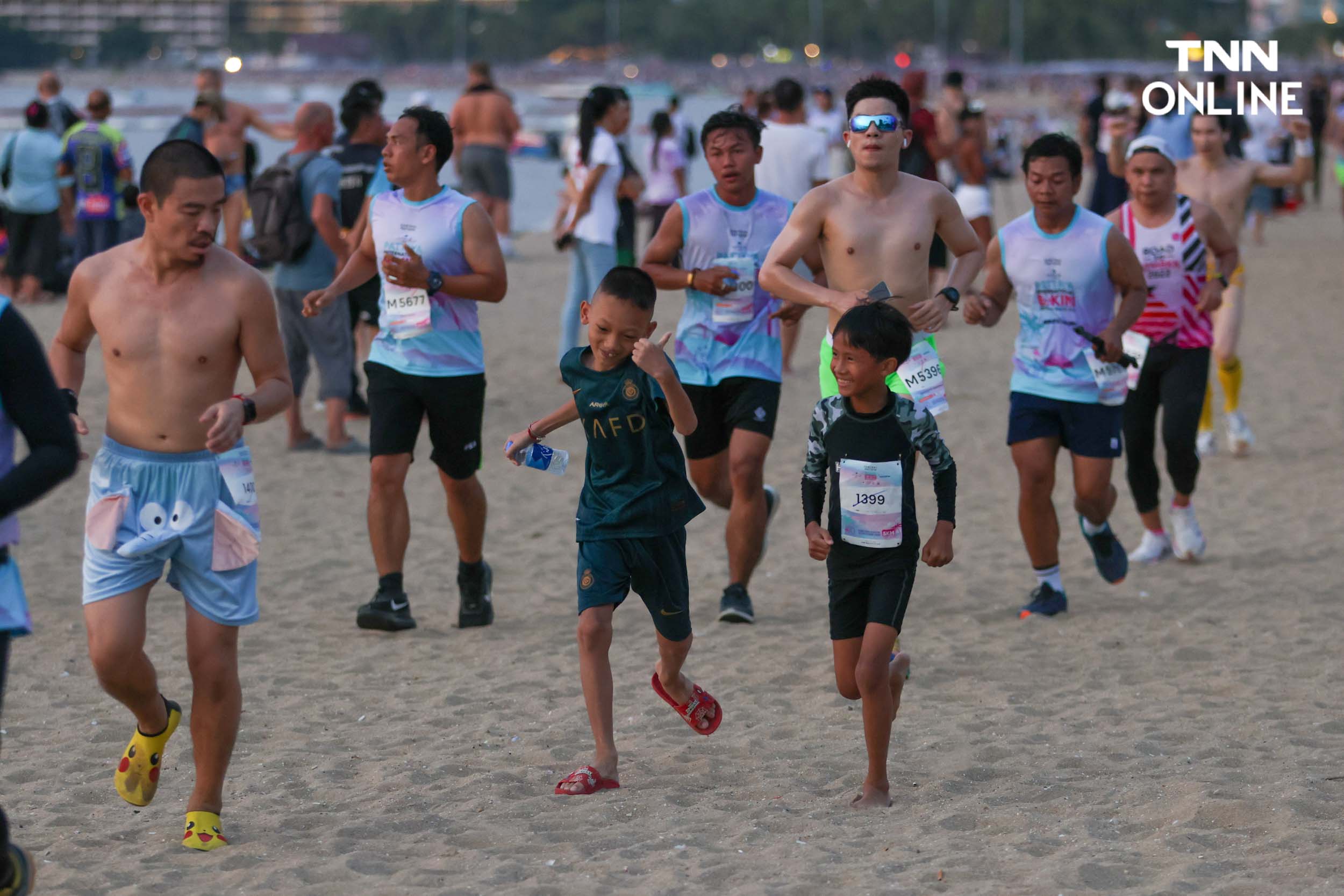 ใส่บิกินีอวดหุ่นสวย นักวิ่งกว่า 4,000 คน ร่วมวิ่งริมหาดพัทยา